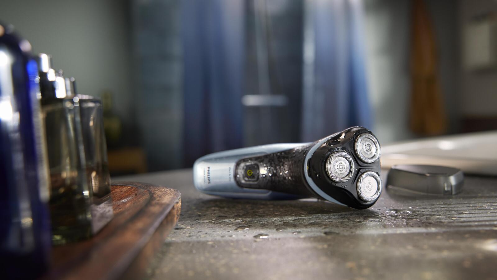 Philips Shaver Series 3000 Wet & Dry Shaver (X3063/00)